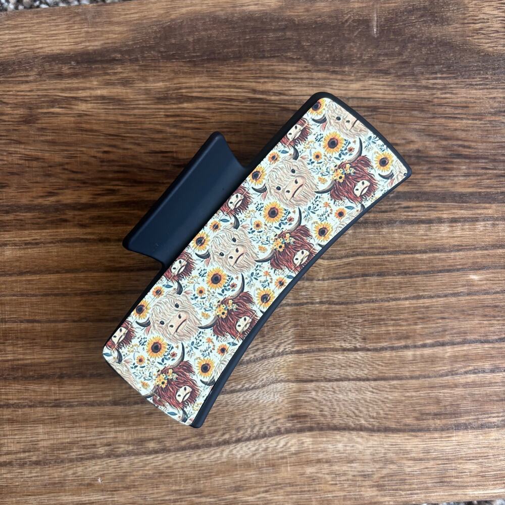 Highland Cow Sunflower Claw Clip - Picture 4 of 5